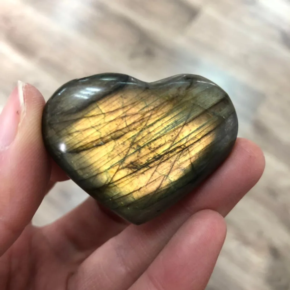 

Free Shipping 1pc Flashy Natural Hand Carved Labradorite Stone Crystal Carving Heart Gift For Sale FMX