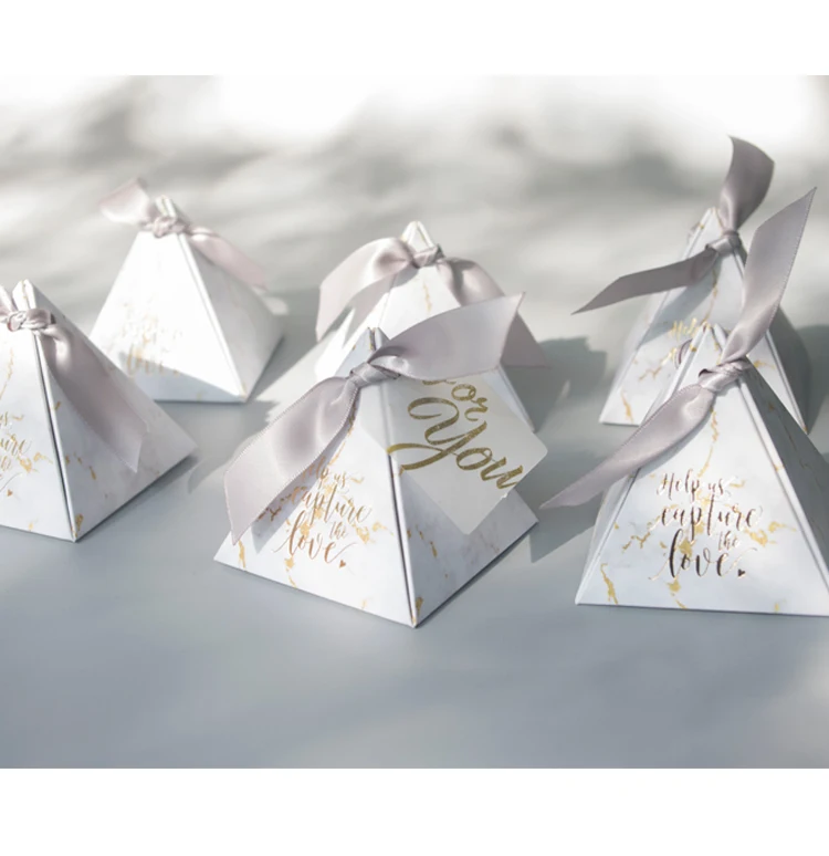 Triangular Pyramid Wedding Favors and Gift Box Paper Candy Boxes with Ribbons and card For Baby Shower Guests Wedding Decoration (8)