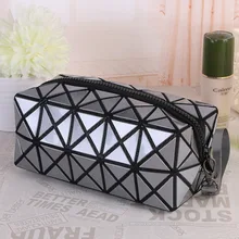 2017 New Fashion Geometric Zipper Cosmetic Bag Women Laser Flash Diamond Leather Makeup Bag Ladies Cosmetics Organizer