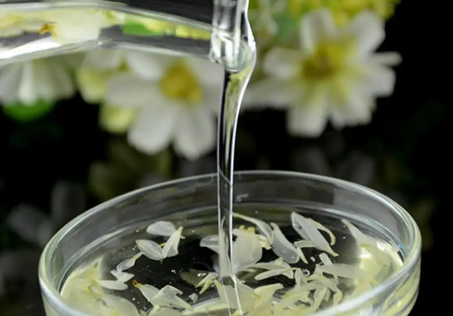 

Chamomile Petal Essence Water 1000g moisturizing and replenishing water remove blood streak toner