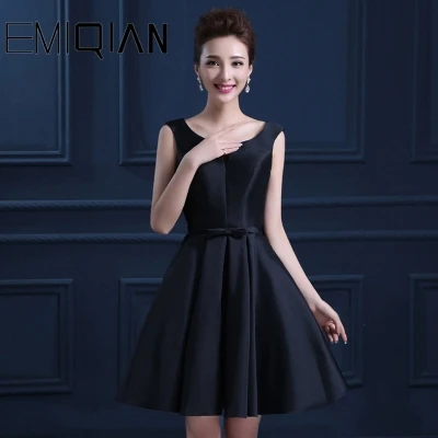 Sexy Lace Up Closure Satin Graduation Party Gowns Short Prom Dresses