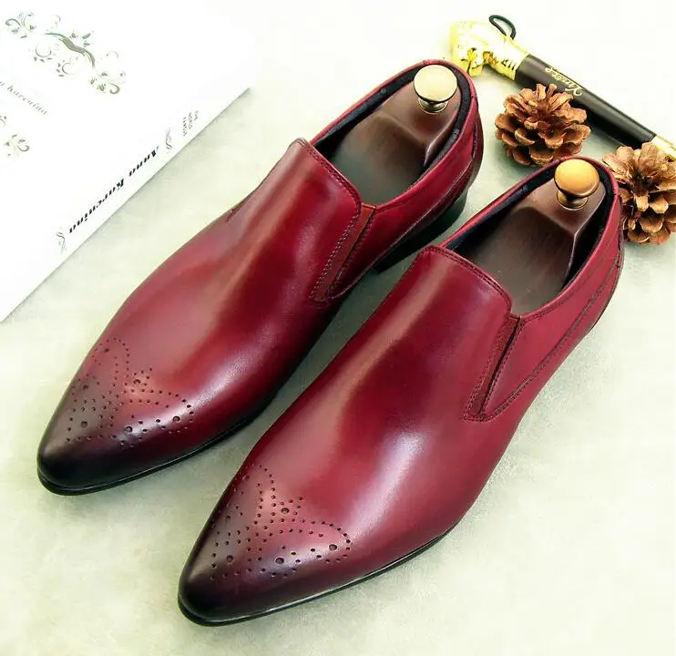 Мужские кожаные туфли-оксфорды с острым носком; туфли на плоской подошве без шнуровки в деловом стиле; мужская обувь с резным узором в британском стиле; увеличивающая рост