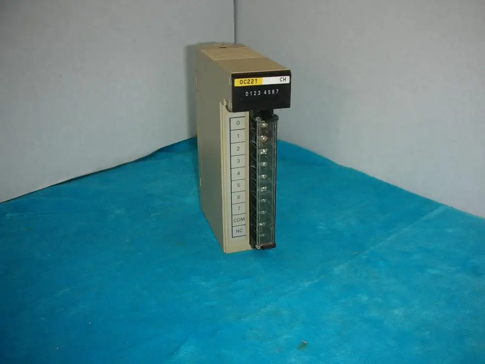 

1PC USED OMRON C200H-OC221 PLC 8 point relay output