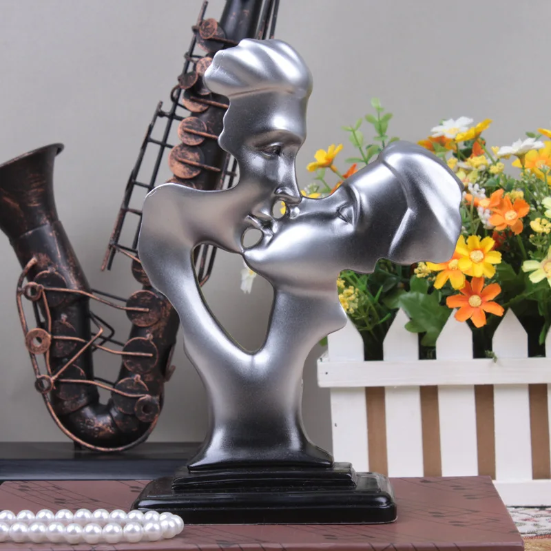 Европейские свадебные подарки креативная пара Абстрактная фигура скульптура украшения бытовой Декор изделия из смолы пара Поцелуй статуэтки - Цвет: Серебристый
