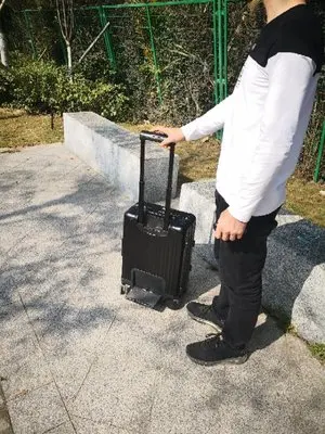 Умный Дорожный чемодан на электрической колесике. Роскошная интеллектуальная переносная багажная сумка для робота AI. Ездить на багажник