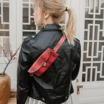 

2019 Fashion Casual Sports Fashion Women Outdoor Serpentine Hasp Messenger Sports Chest Bag Waist Crossbody Chest Bags