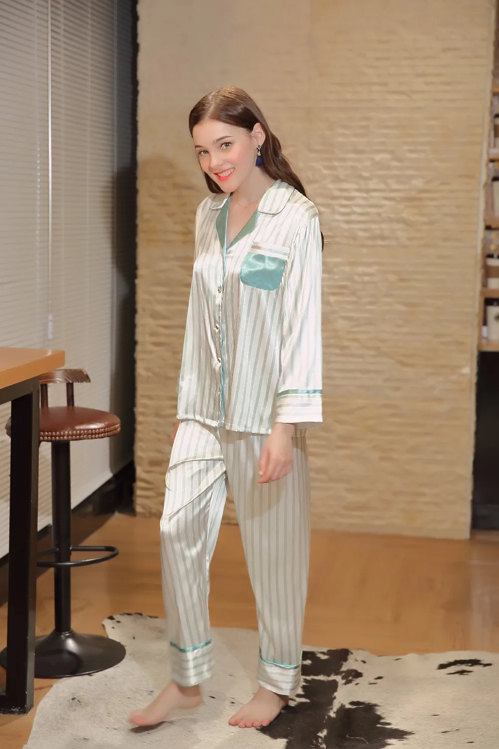 Сексуальные пижамы для Для женщин шелковые пижамы костюм в полоску с длинными рукавами Pijama Feminino ночнушка шелковые свадебные пижамы