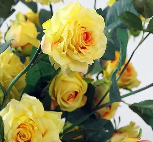 yellow rose 12 шт.! высокое моделирование реального касания 5 головок Искусственные розы цветы свадебные декоративные увлажняющие фетровые длинные Стволовые розы - Цвет: yellow rose