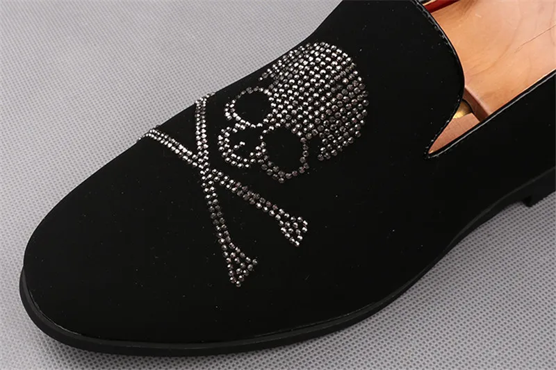 Модные мужские туфли на плоской подошве в британском стиле; стразы; пиратский череп; модельные туфли; мужские свадебные вечерние туфли; sapato social masculino