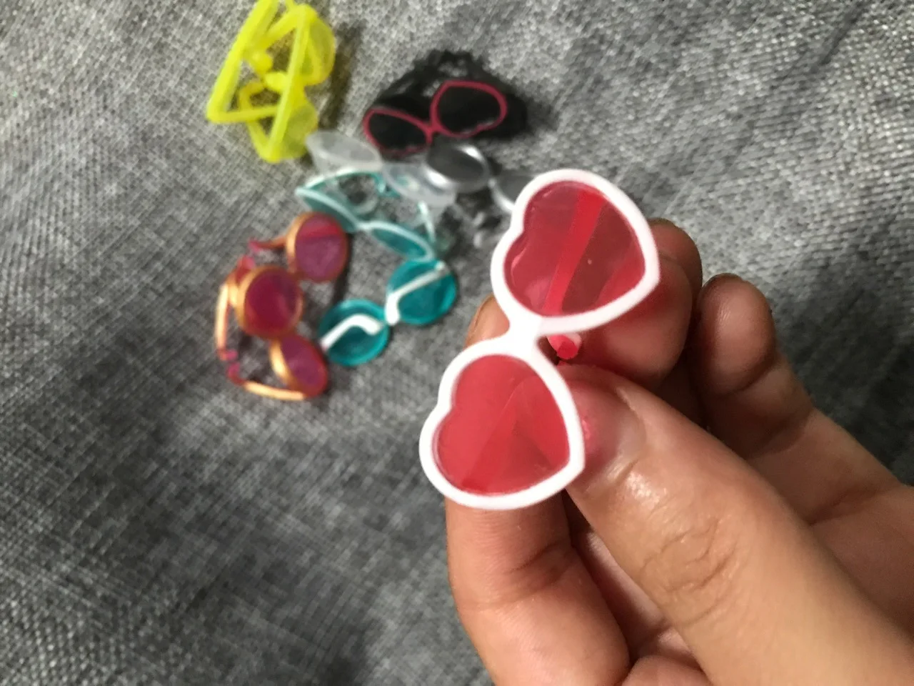 

wholesale 100pcs/lot Random Ship Original LOL Doll glasses For DIY Big Doll Accessories Toy Decorations Products