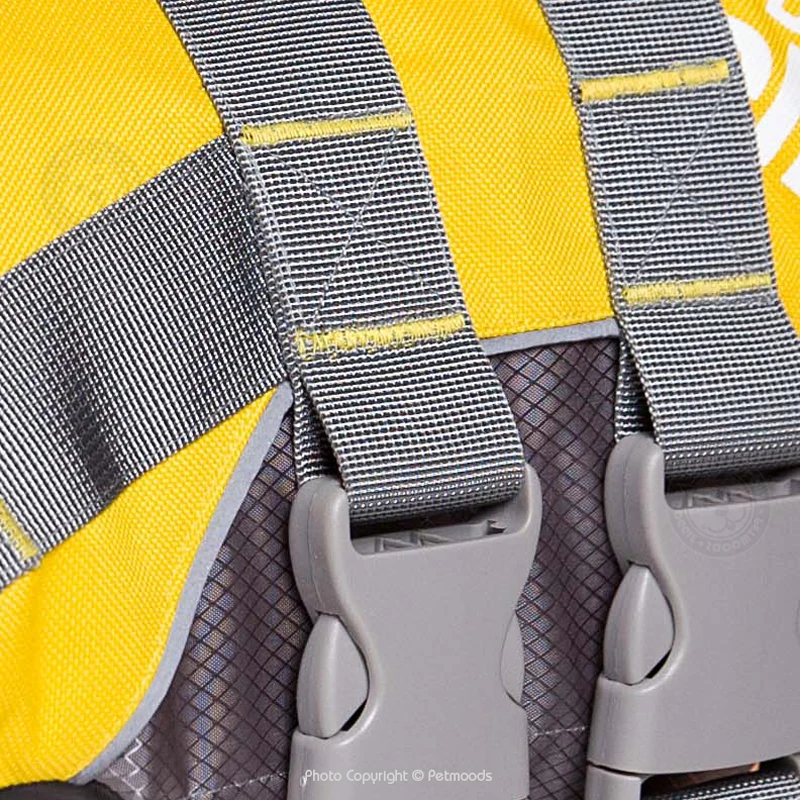 Helios_Dog_Yellow_Jacket_Detail_Buckles__800X
