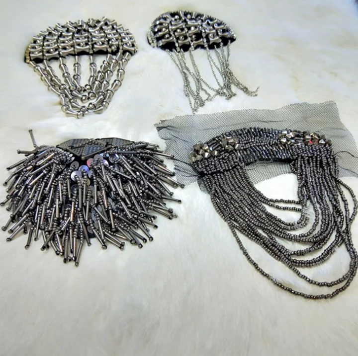 

1pcs Vintage rivets epaulette jewelery tassel big shoulder