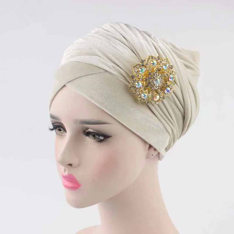 Новые женские плиссированные роскошные бархатные Тюрбан Хиджаб удлиненные головные уборы индийские ювелирные изделия брошь на голову шарф женские аксессуары для волос - Цвет: Бежевый