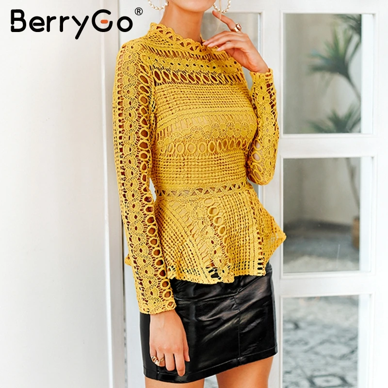 Женская кружевная блузка с баской BerryGo белая оборками и длинным рукавом топ для