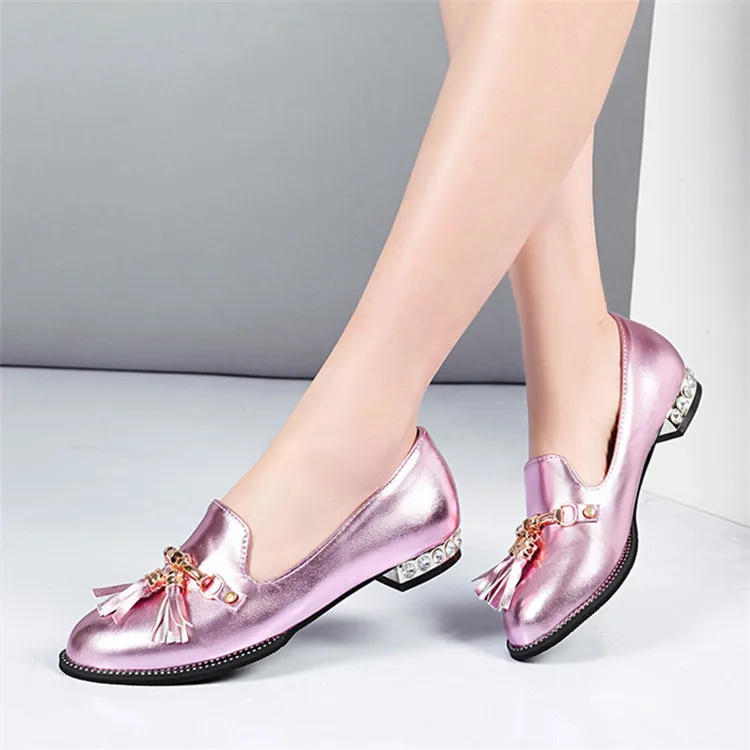 Женские лоферы серебристого цвета; коллекция года; осенние туфли на плоской подошве; женские мокасины без застежки; женская обувь на плоской подошве с бахромой; большие размеры; цвет хаки; размеры 34-43