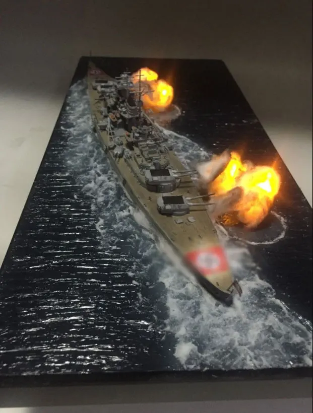 1:700 Diorama World War II Model Ship Bismarck Fireship German