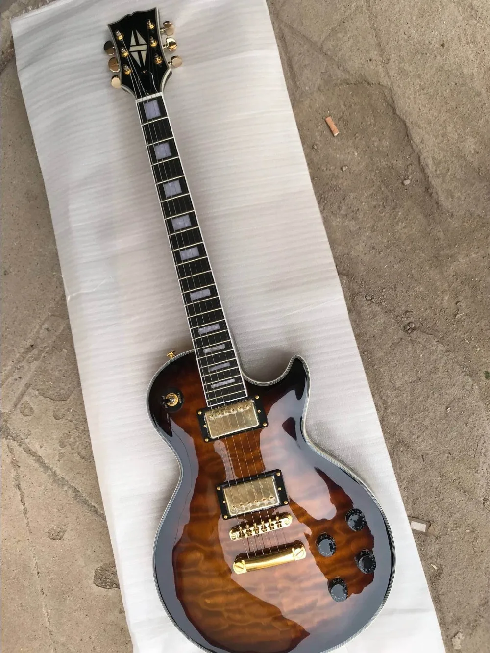 

Wholesale New Arrival Custom 6 String Electric Guitar Ebony Fingerboard With Fretside Binding In Sunburst Free Shipping 181007