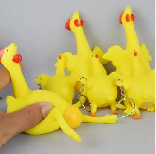 Brinquedo engraçado Borracha Galo Bola Anti stress Da Água Esmagar Produtos de Frango com Imprensa ovo de Galinha Tem Ovo Novidade Kids Brinquedos