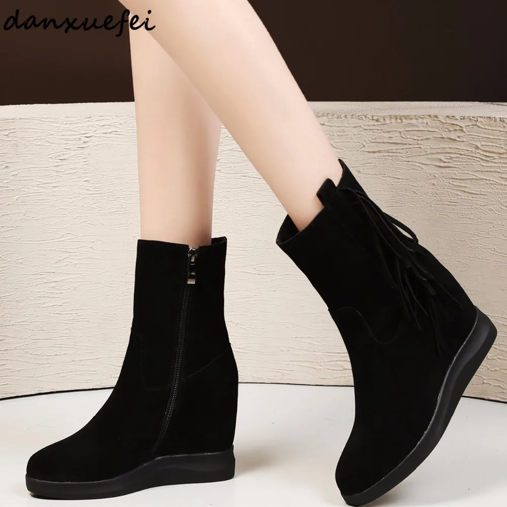 Compra Botas de tobillo de plataforma de cuero de gamuza genuina de mujer  de diseñador de marca de ocio cómodo otoño botines cortos zapatos de flecos  en la tienda en línea Danxuefei