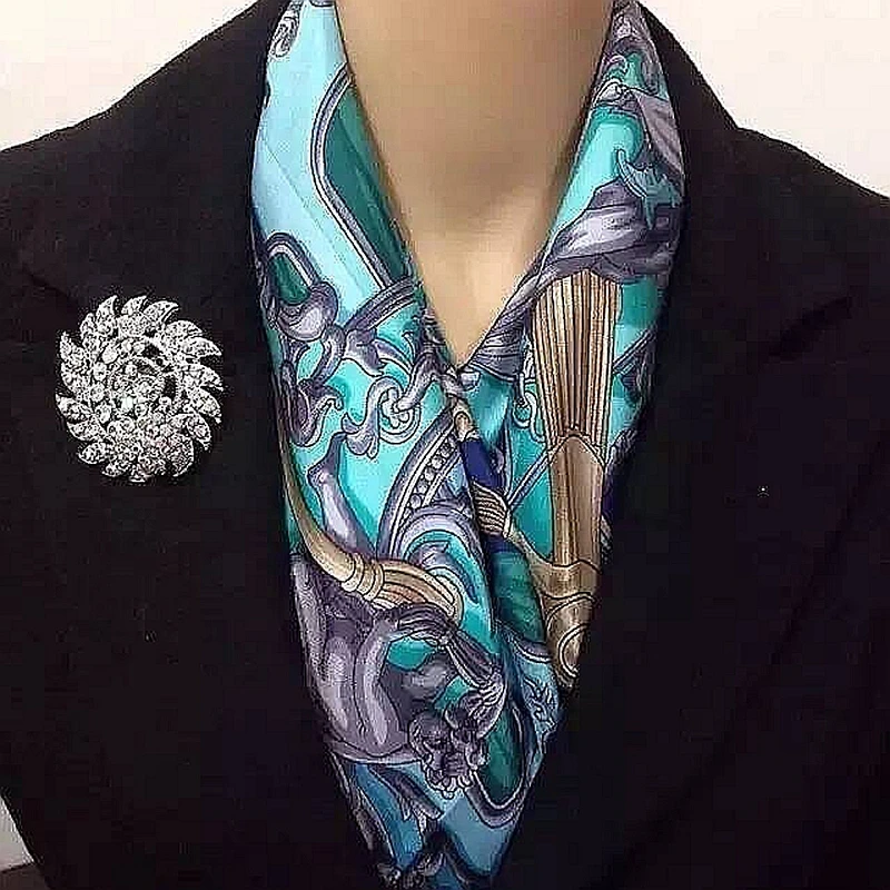 Hot Sale Personality Brooches Fashion Silver Swirl Shiny Crystal Flower