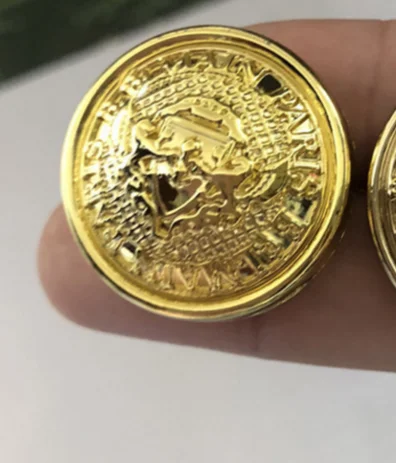 

Buttons, round gold, light gold, silver.