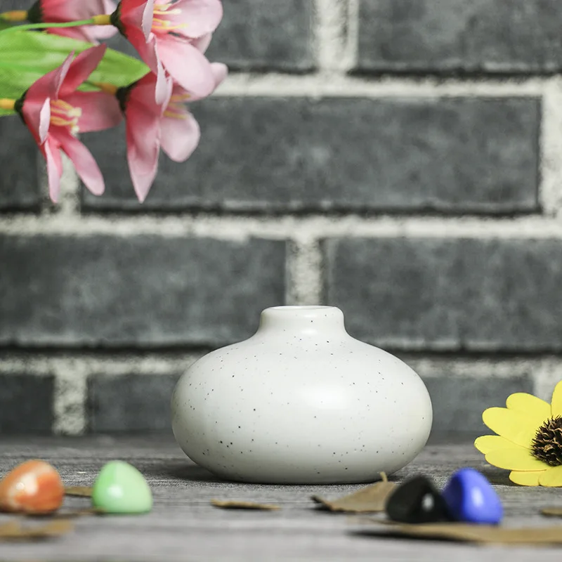 

Flower Pot Vase White Ceramic Desk Vase Ornament Office Desk Tabletop Flower Wedding Decoration Short Dot Buddhist Chinese