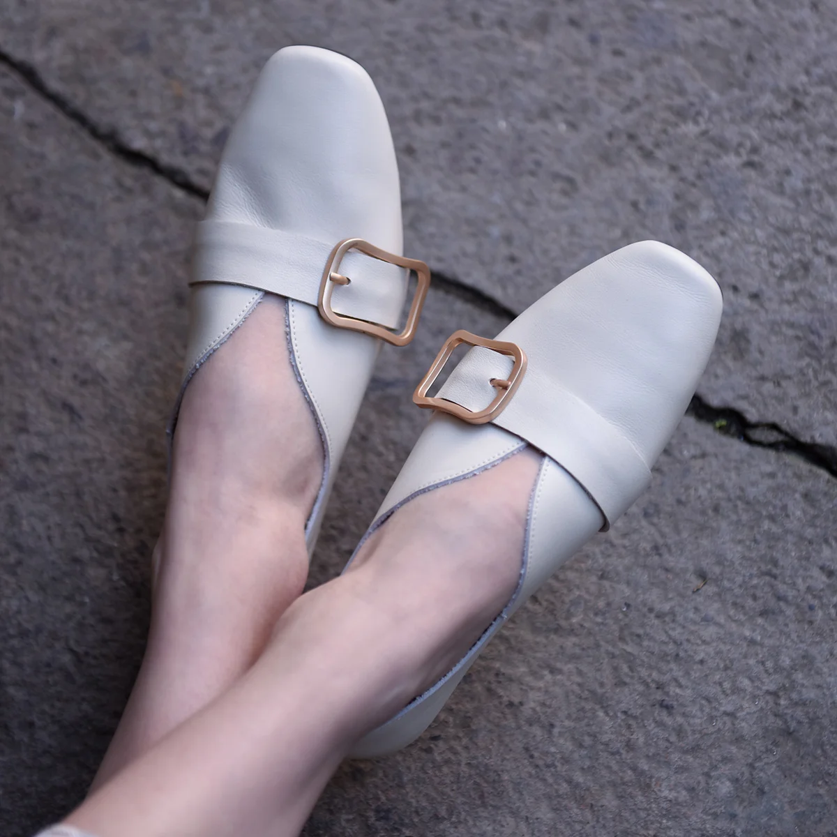 

Artmu Original Genuine Leather Shoes Flat Sole Women Flats Belt Buckle Soft Sole Small White Shoes New Handmade Simple 288-2