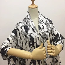 Черно-белый цветочный принт стрейч шелк атлас Ткань шармёз(тонкий атлас) Ширина 136 см, SSC386