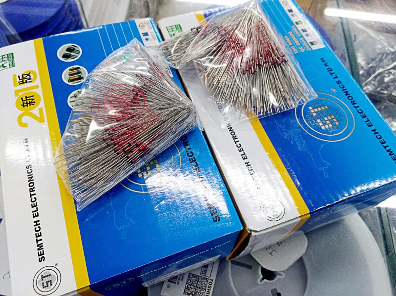 1000pcs wholesale 0.5W 1/2W zener diodes diode voltage regulator DO-35 2v2 2v4 2v7 3v3 3v6 4v3 4v7 5v6 5v1 10v 12v 13v 15v 18v 1000pcs wholesale 0.5W 1/2W zener diodes diode voltage regulator DO-35 2v2 2v4 2v7 3v3 3v6 4v3 4v7 5v6 5v1 10v 12v 13v 15v 18v
