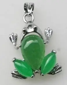 

10pc Beautiful green jades frog shape pendant necklace
