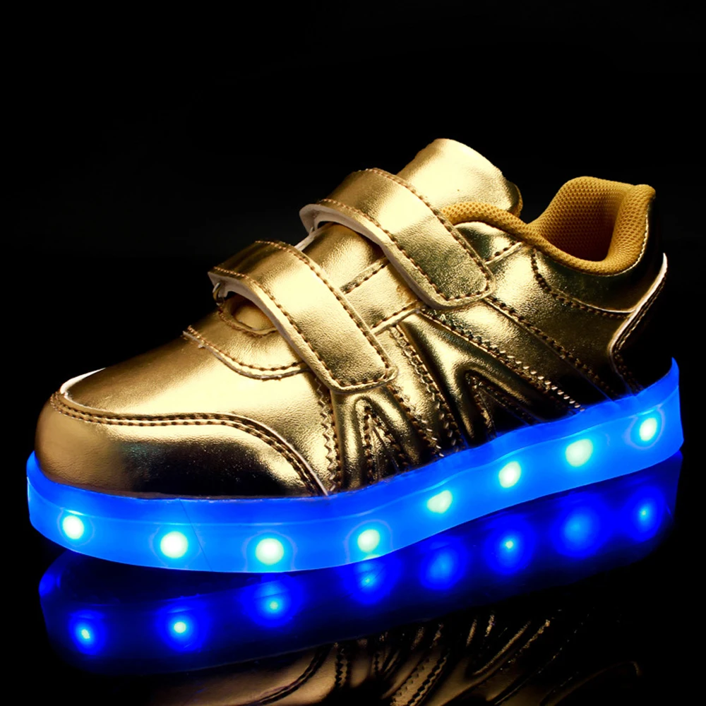 Детский кроссовки спб. Светящиеся кроссовки Puma. Светящиеся кроссовки для мальчиков. Кроссовки детские светящиеся. Светящиеся кроссовки для девочек.