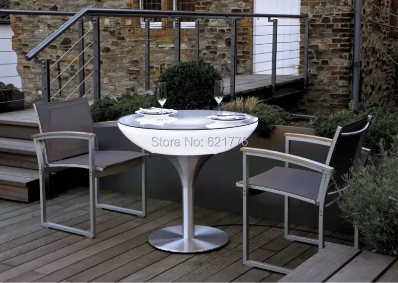 07-07-02-Lounge-75-Outdoor-White-reduced-size-1030x733