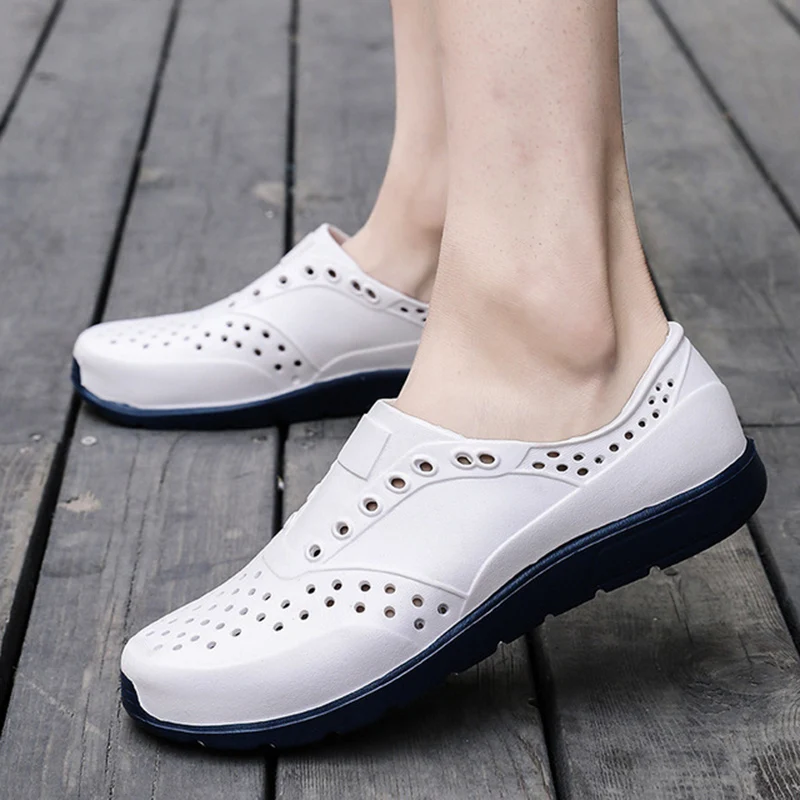 2019 Summer Men's Fashion Hole Sandals Men's Lightweight Soft Bottom Hollow Beach Shoes Set Foot Sandals Beach Sandals Crocse