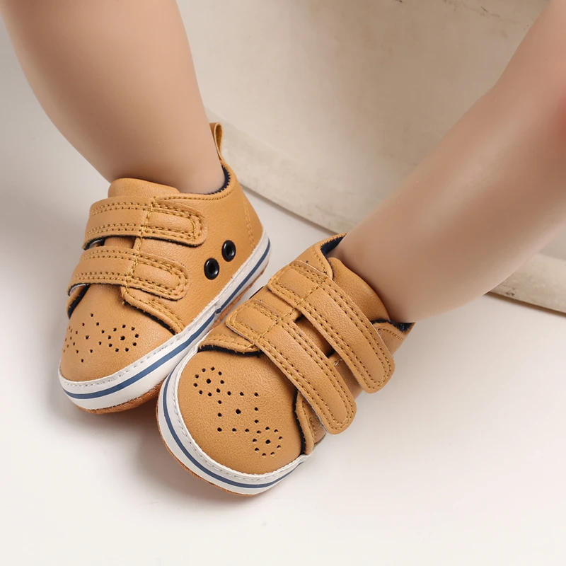 Новая одежда для малышей обувь для мальчиков, на мягкой подошве, обувь искусственная кожа дышащая обувь для самых маленьких кроссовки для малышей противоскользящие Повседневное обувь для детей, начинающих ходить