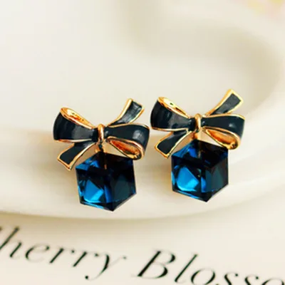 

Fashion luxury bowknot cube cube rubik's cube crystal allergy stud earrings