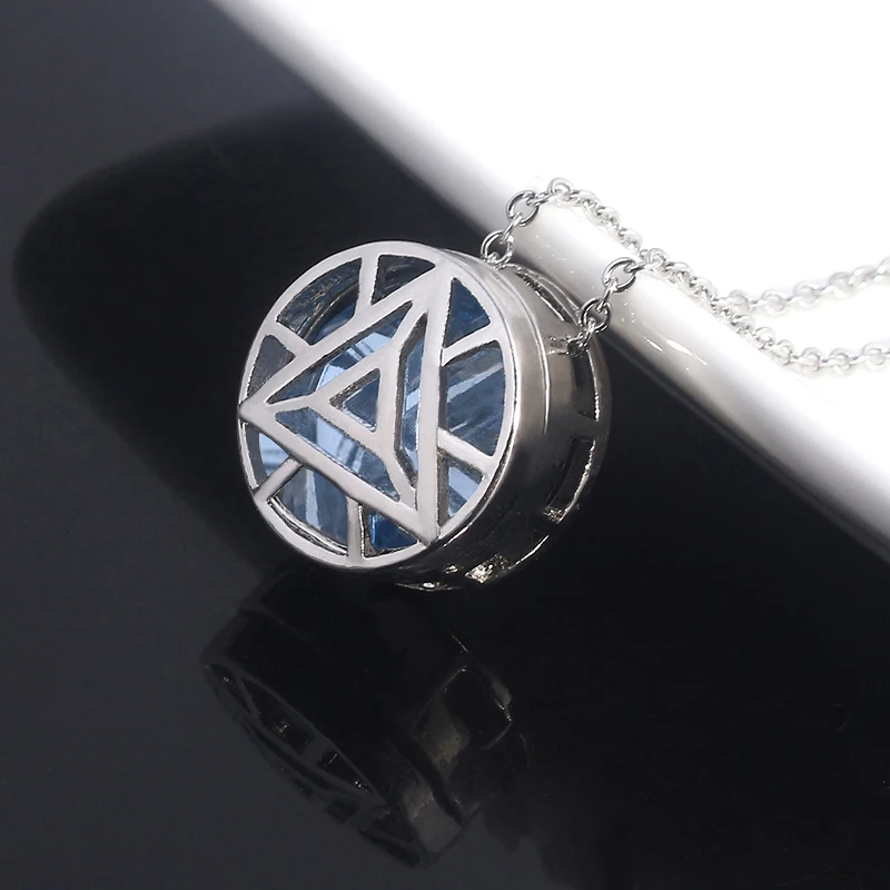 

2019 New Avengers 4 Arc Reactor Necklace Iron Man Blue Pendant Round Jewelry For Man Woman Souvenir Gift