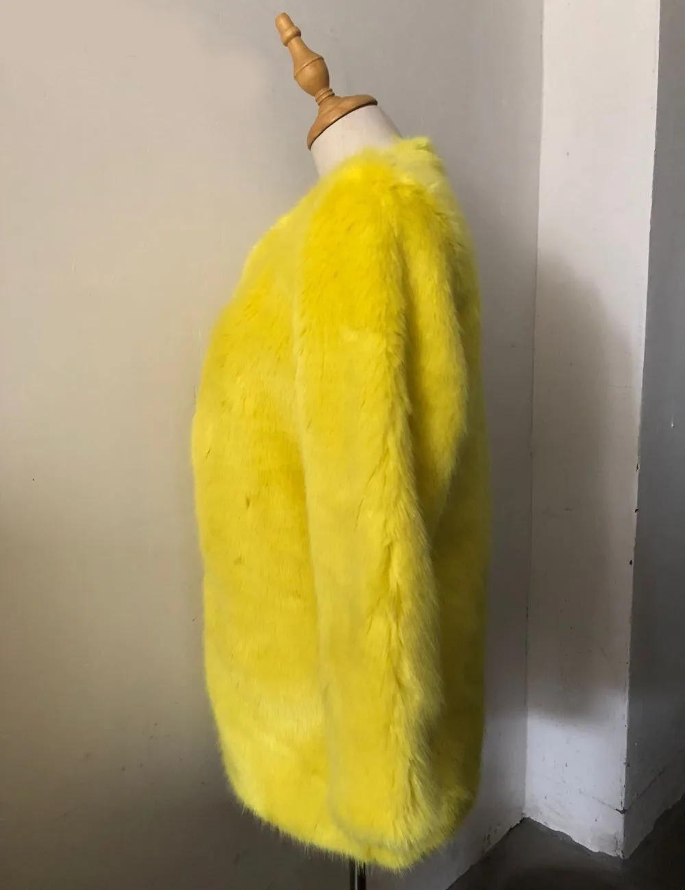 FIRSTTO/стильное длинное пальто с длинным рукавом из лохматого искусственного лисьего меха женские флуоресцентные желтые меховые куртки для улицы теплые