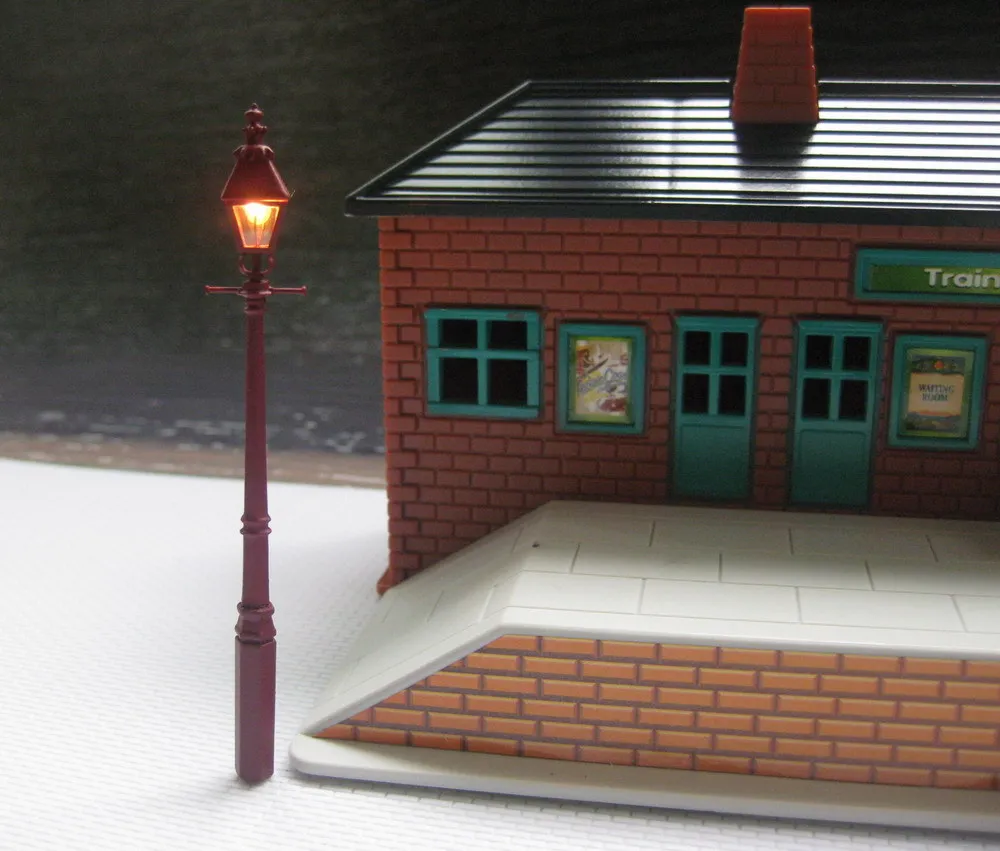 LQS02 Model Railway Antique Lamps Street Lights HO Scale New 2 pieces