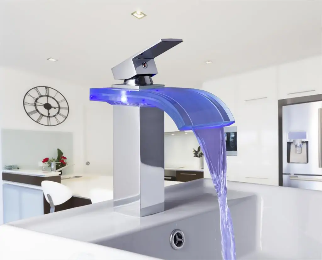 

Basin Torneira LED Light Waterfall Bathroom Faucet Chrome Tap 88220-3/8 Single Handle Deck Mount Basin Sink Mixer Faucet