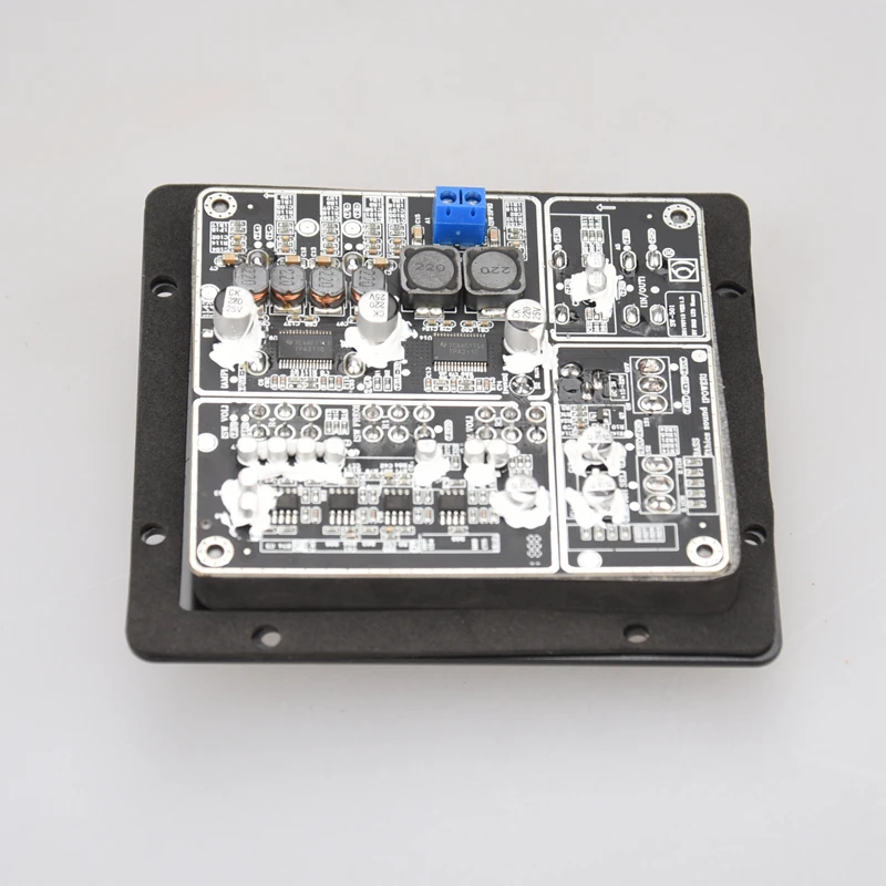 * 2 + 60w sub amp com saída de 2.0 independente