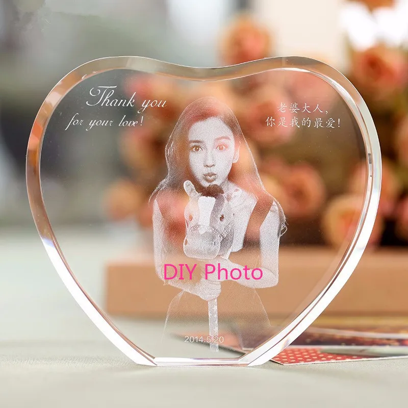 XINTOU corazón cristal foto marco personalizado 2D/3D láser grabado bebé, familia, viaje, imagen de boda para marcos de vidrio con pie