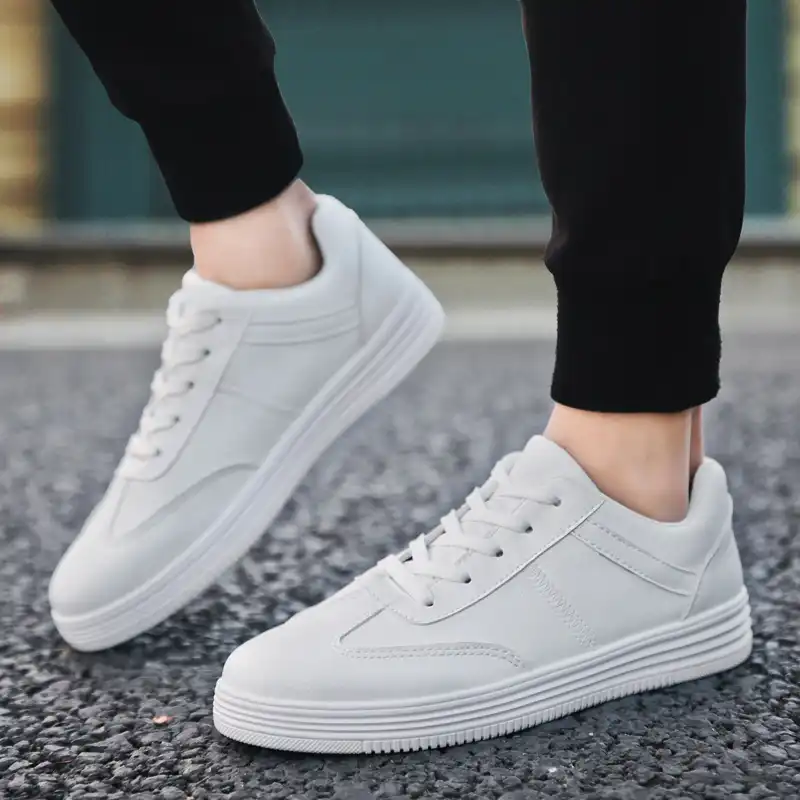 youth athletic shoes