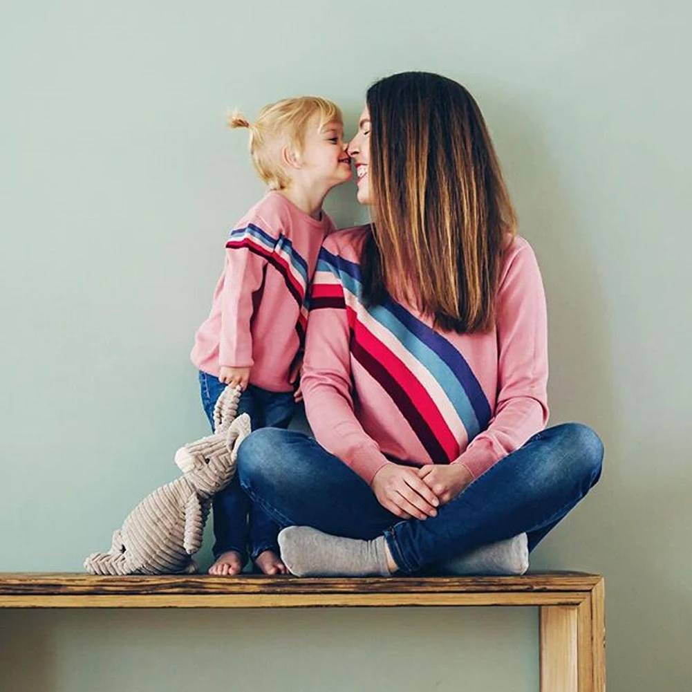 Одинаковая семейная одежда из хлопка для мамы и дочки футболки с длинными рукавами для мамы и ребенка футболки в радужную полоску