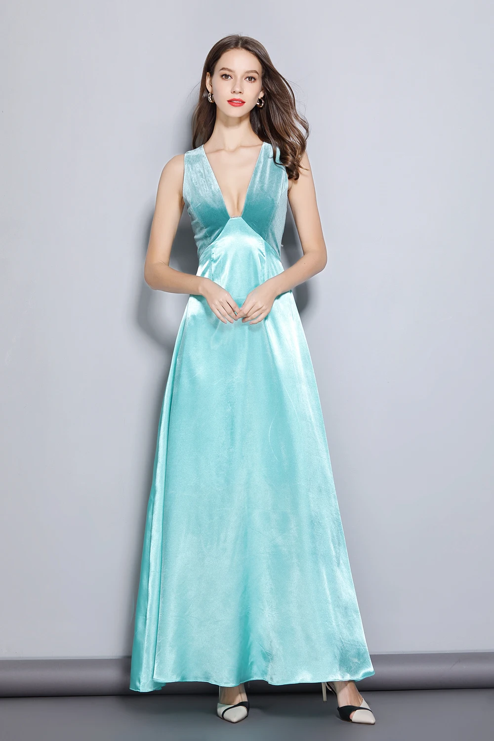 Vestidos de pasarela elegantes de fiesta de graduación de moda de retazos de terciopelo sin mangas con cuello en V bajo sexi de 2019 para mujer - 2