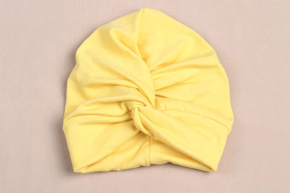 Милые шапочки для маленьких мальчиков и девочек, хлопковые мягкие шапочки-тюрбан с скрученным узлом, шапочки для малышей, Детские шапочки для новорожденных - Цвет: Yellow