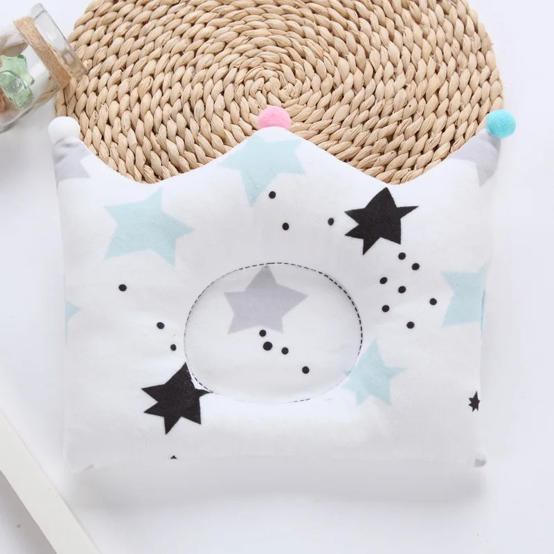 Crown Shape Baby Head Shaping Pillow Newborn Prevent Flat Head Cushion Cotton Baby Pillow For Bed Infant Head Protector Cushion - Цвет: blue star