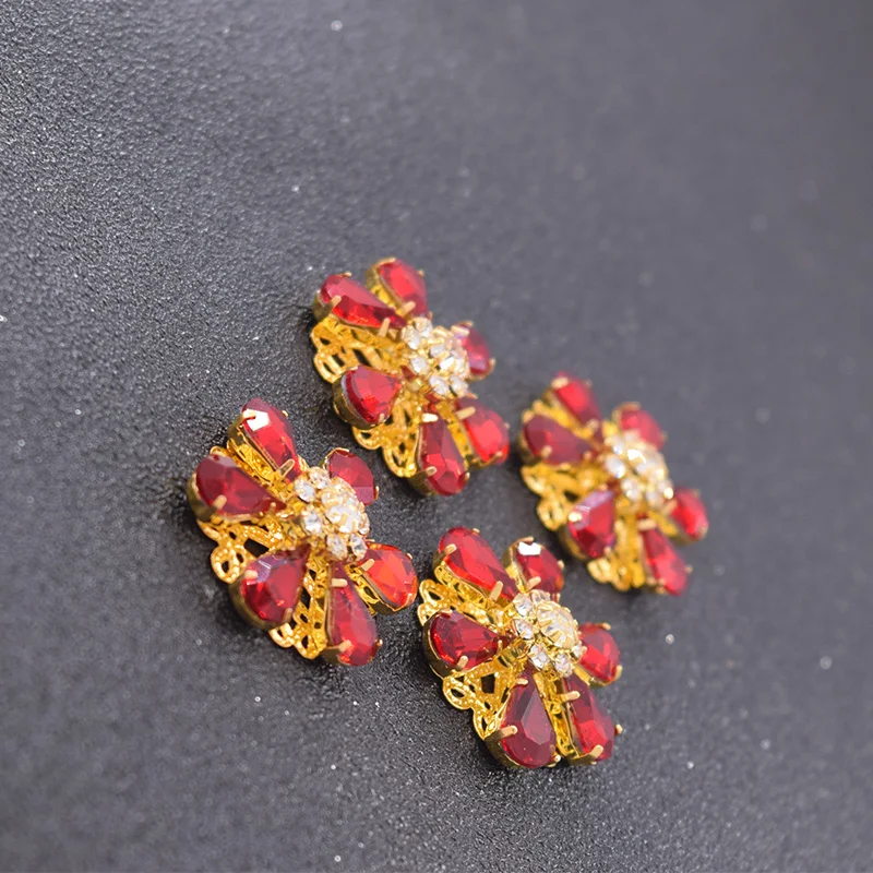 Red color christmas decorations (3)