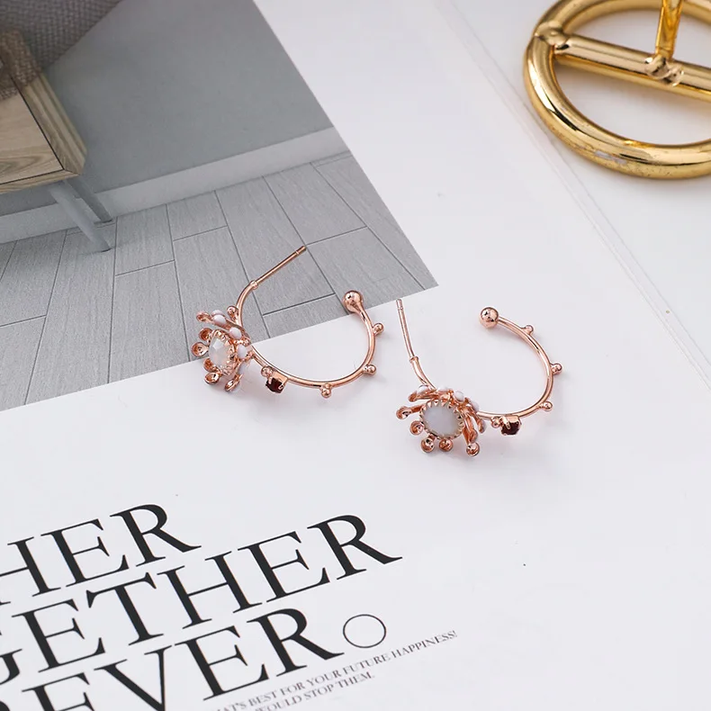 

Gold Color Metal Flower Hoop Earrings Crystal Rhinestone Floral Geometric Semicircle Open Earrings 2019 for Women Jewelry