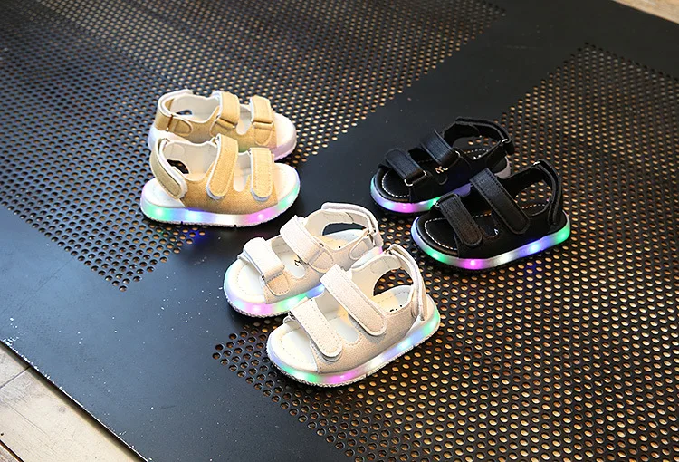 2018 Новая летняя детская одежда детские сандалии для мальчиков и девочек спортивные сандалии с подсветкой одежда для малышей плоские туфли