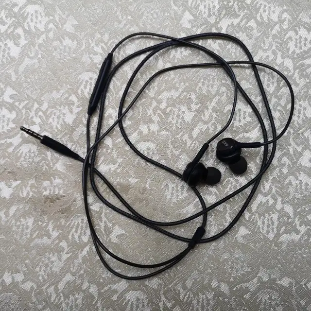 Samsung Earphone EO-IG955 Wired Headsets 1.2m with Mic 3.5mm In-Ear Stereo Sport Headset for Smartphone/PC/Laptop Galaxy S8 S9